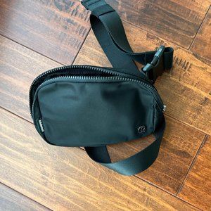 Everywhere Belt Bag 1L - Black | Like New